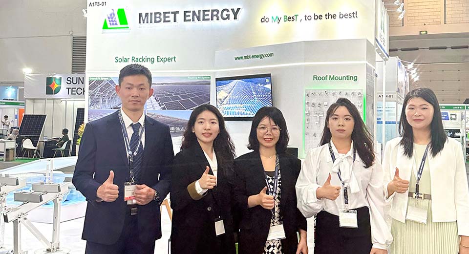 Mibet на виставці solartech Indonesia Фото персоналу