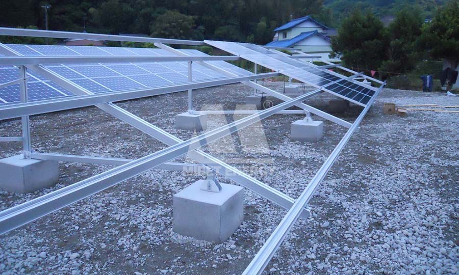 наземна система сонячного кріплення в Японії